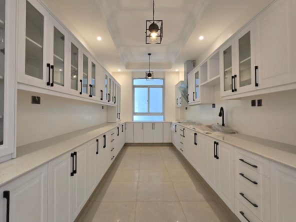 4BR Townhouse in Park Road for Rent