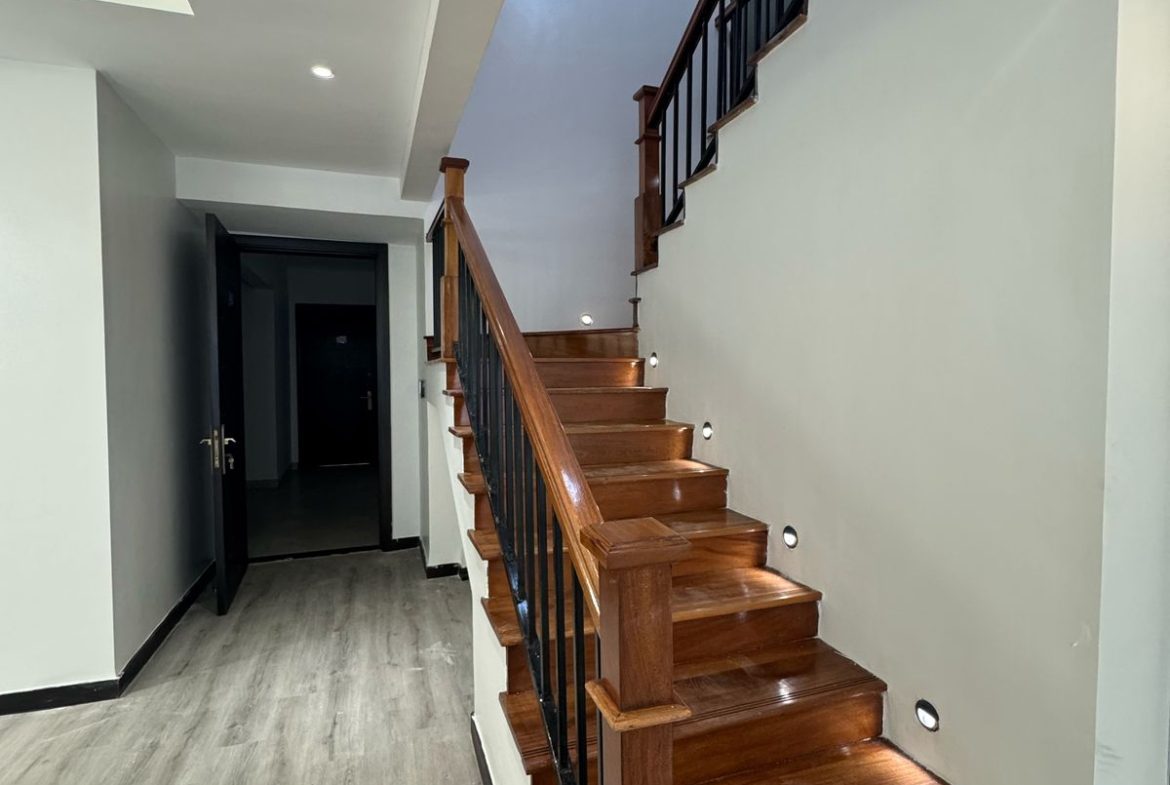 5BR House in Nairobi Chapel for Rent