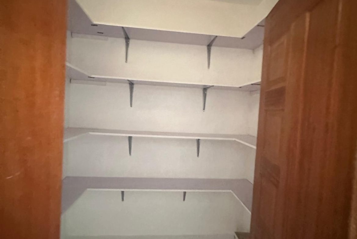 Bedsitter Bedsitter in Gatina for Sale