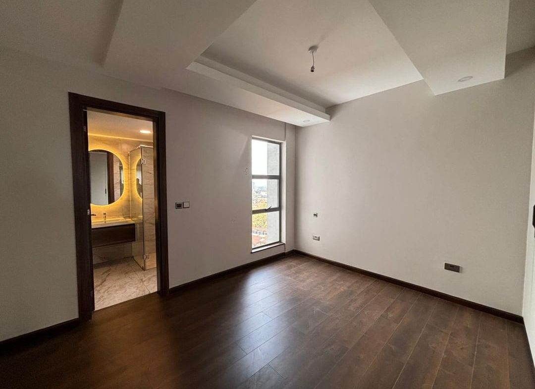 2BR Townhouse in Westgate Shopping Mall for Sale