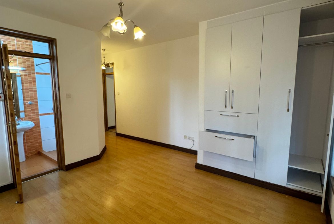 6BR Villa in City Park Estate for Rent