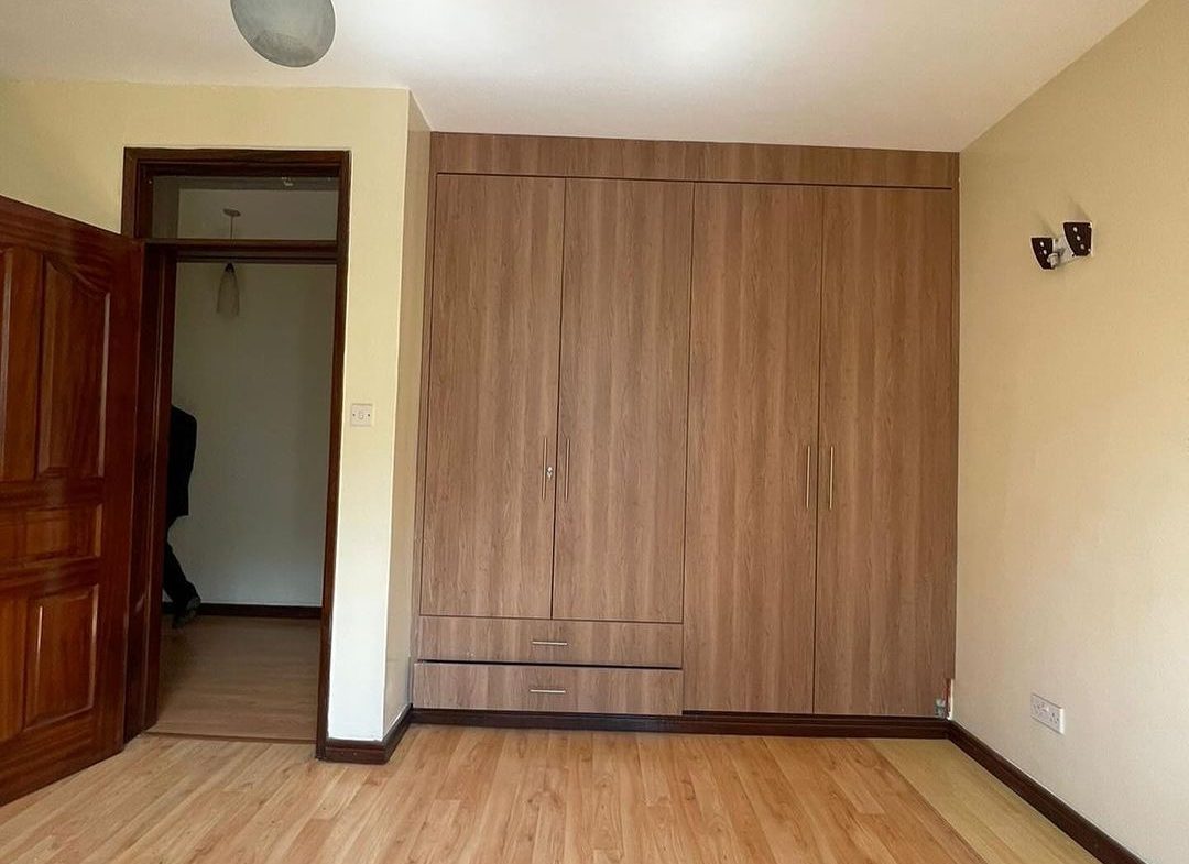 6BR Villa in Kariobangi North for Sale