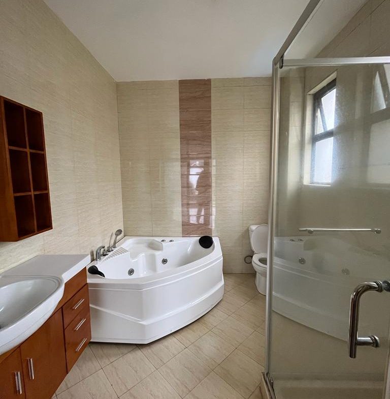 4BR Villa in Kariobangi South for Sale