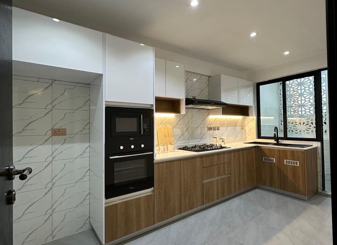 4BR Townhouse in Landimawe for Sale