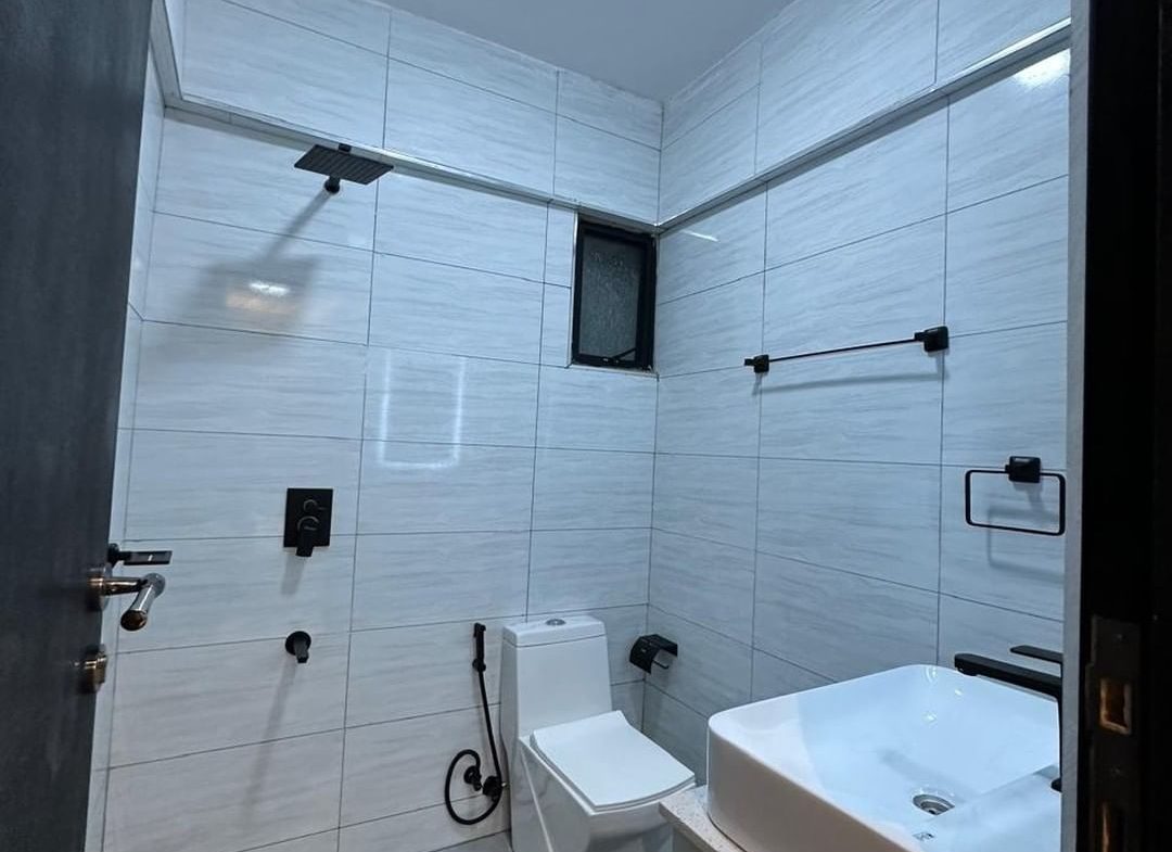 5BR House in Safari Park View Estate for Sale