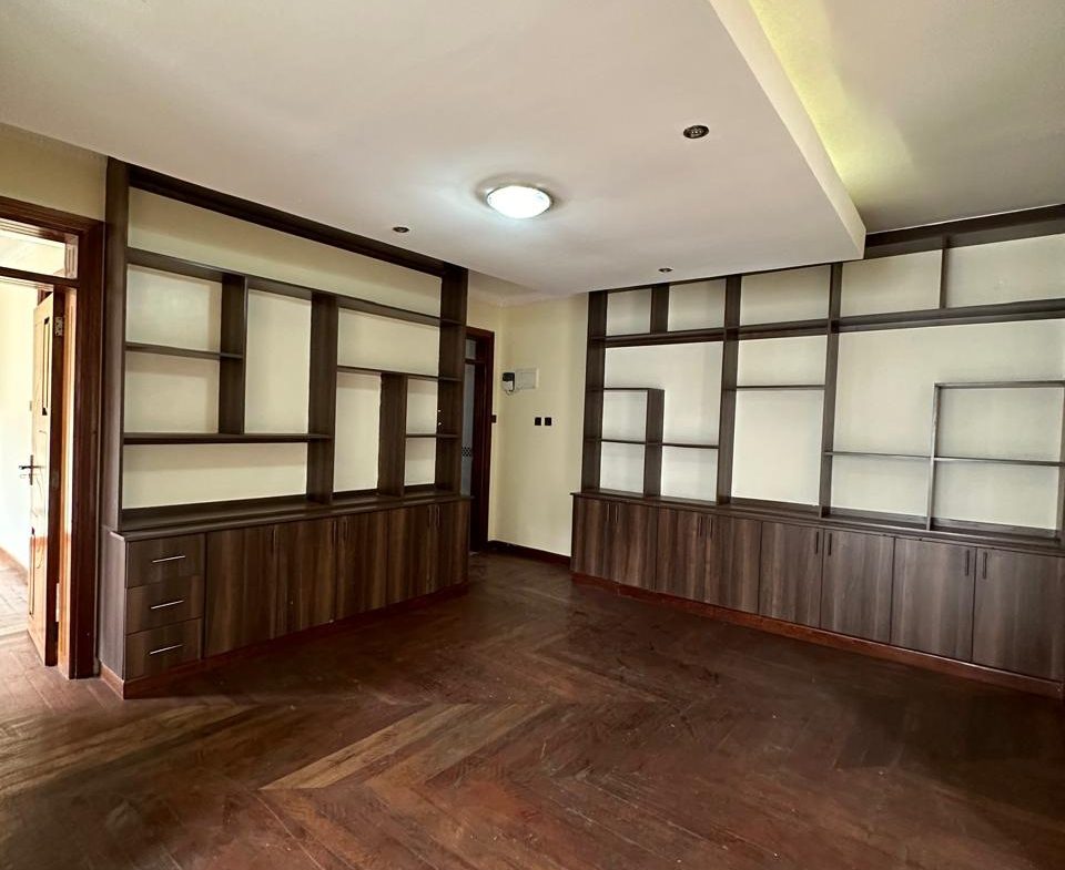 4BR Townhouse in Maringo for Sale