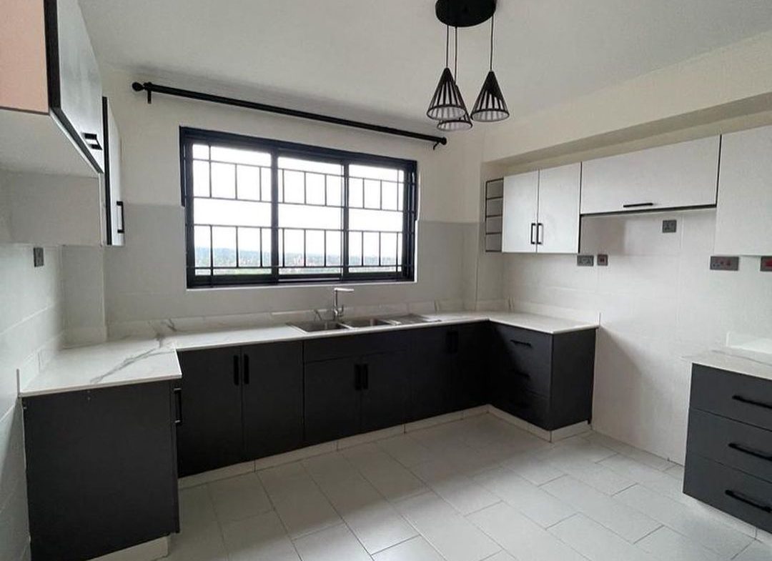 5BR Villa in Ngando for Sale